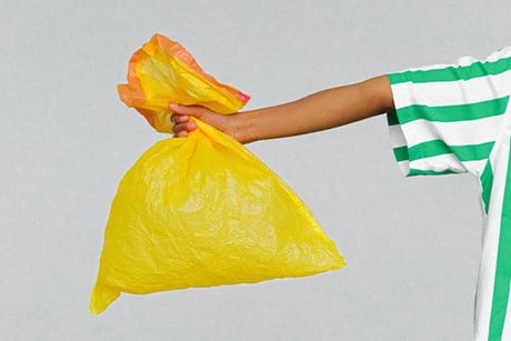 Smaltire correttamente la pellicola da imballaggio e riutilizzare il più possibile