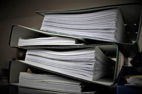 Ordinare i documenti a casa e tenerli al sicuro